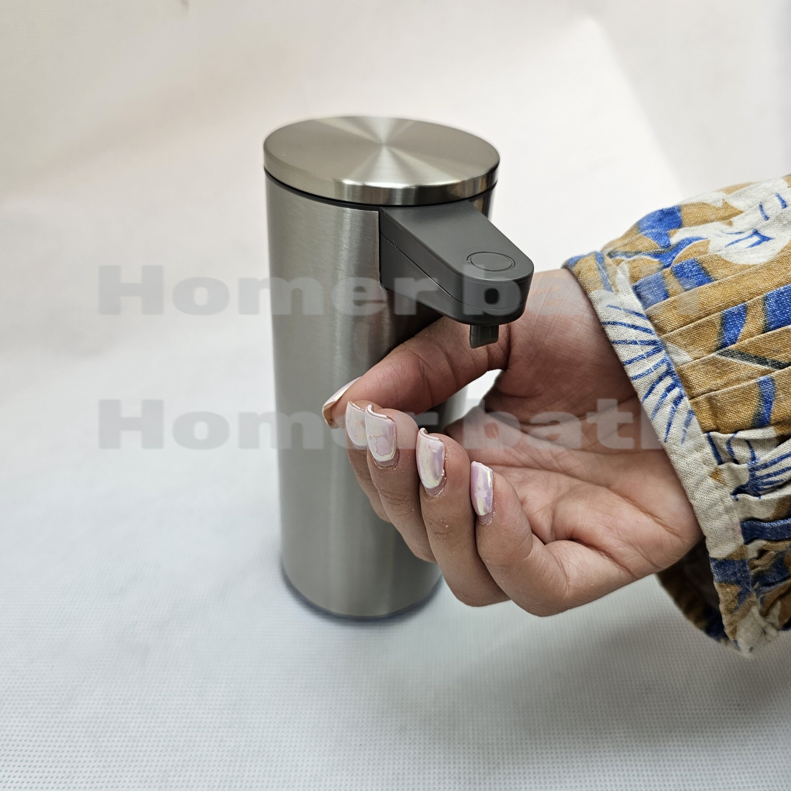 جای-مایع-چشمی-مات-اودی-رومیزی